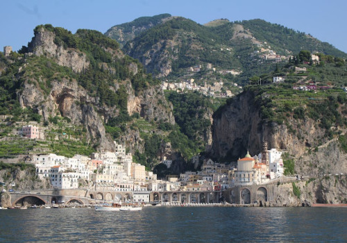 Atrani beach bezoeken: praktische tips voor een strandvakantie aan de Amalfikust