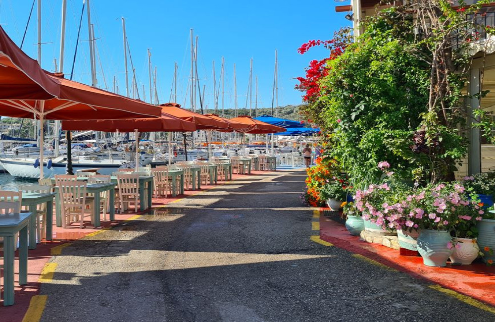 Agios Sostis centrum: de baai, Cameo Island en het rustige dorp naast Laganas
