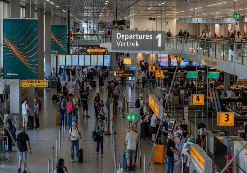 Hoe vroeg moet je op Schiphol zijn voor een vlucht naar Lissabon met alleen handbagage