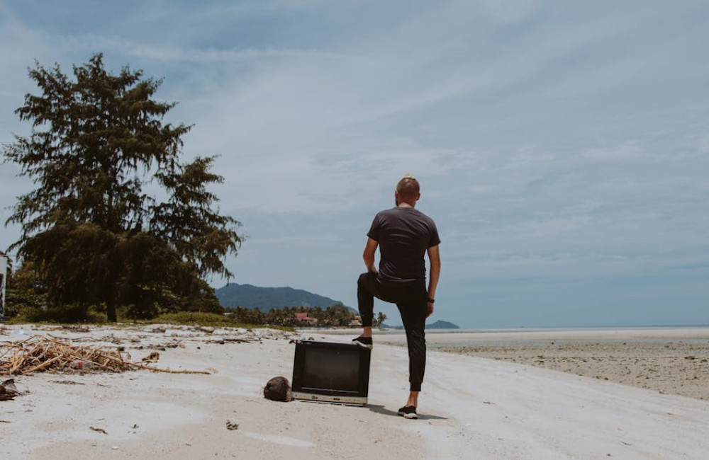 Waarom ik op vakantie nooit meer zonder mijn televisie zit